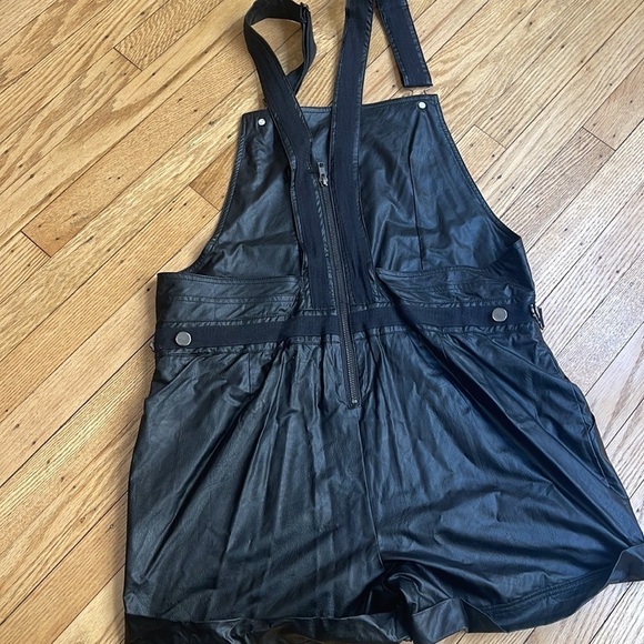 RED SAKS FIFTH AVENUE vegan leather shorts overalls size large - Picture 6 of 9